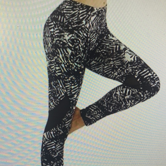 Pants - NEW Mid rise soft leggings with mesh panels